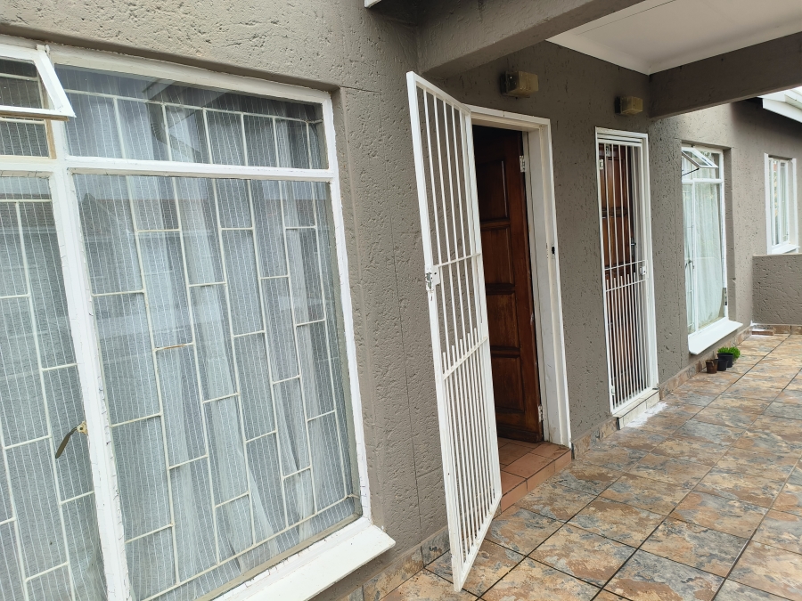 3 Bedroom Property for Sale in Kannoniers Park North West